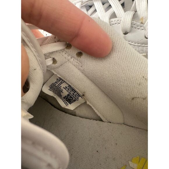 Nike Dunk Low "Valentine's Day Yellow Heart" Sneaker in a White Colorway Sz 8 - Picture 5 of 5